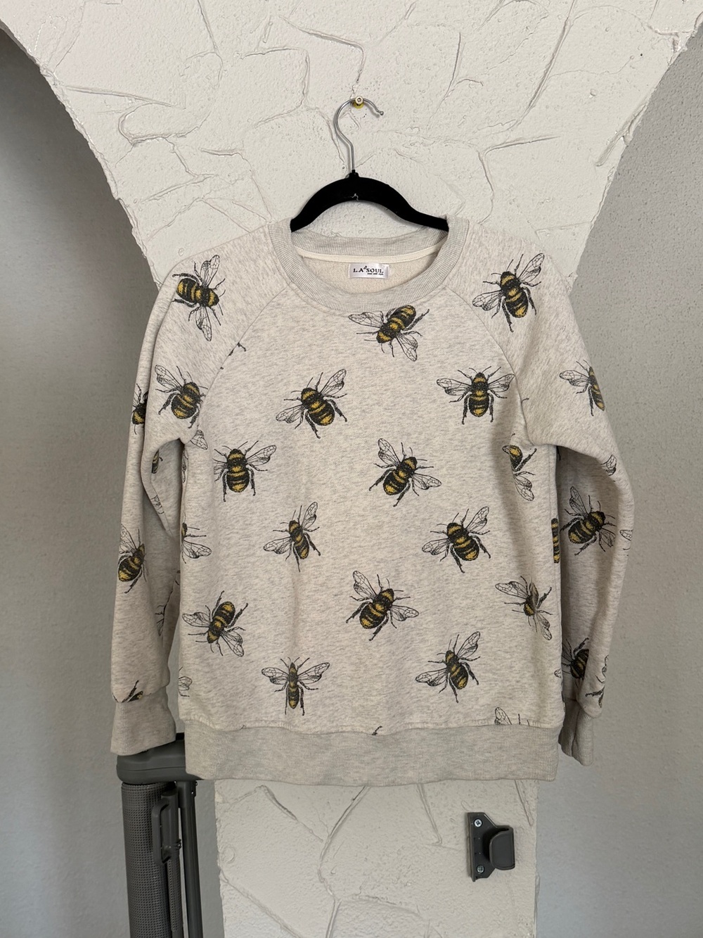 Small LA Soul bee crewneck